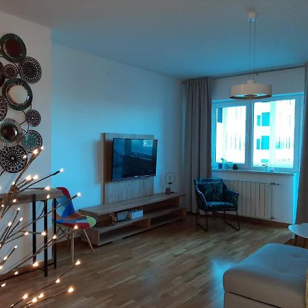 Bright, Modern & Cozy Apartment トゥズラ エクステリア 写真