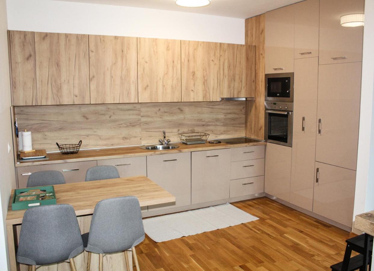 Bright, Modern & Cozy Apartment トゥズラ エクステリア 写真